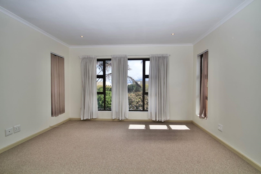 4 Bedroom Property for Sale in Plattekloof Western Cape